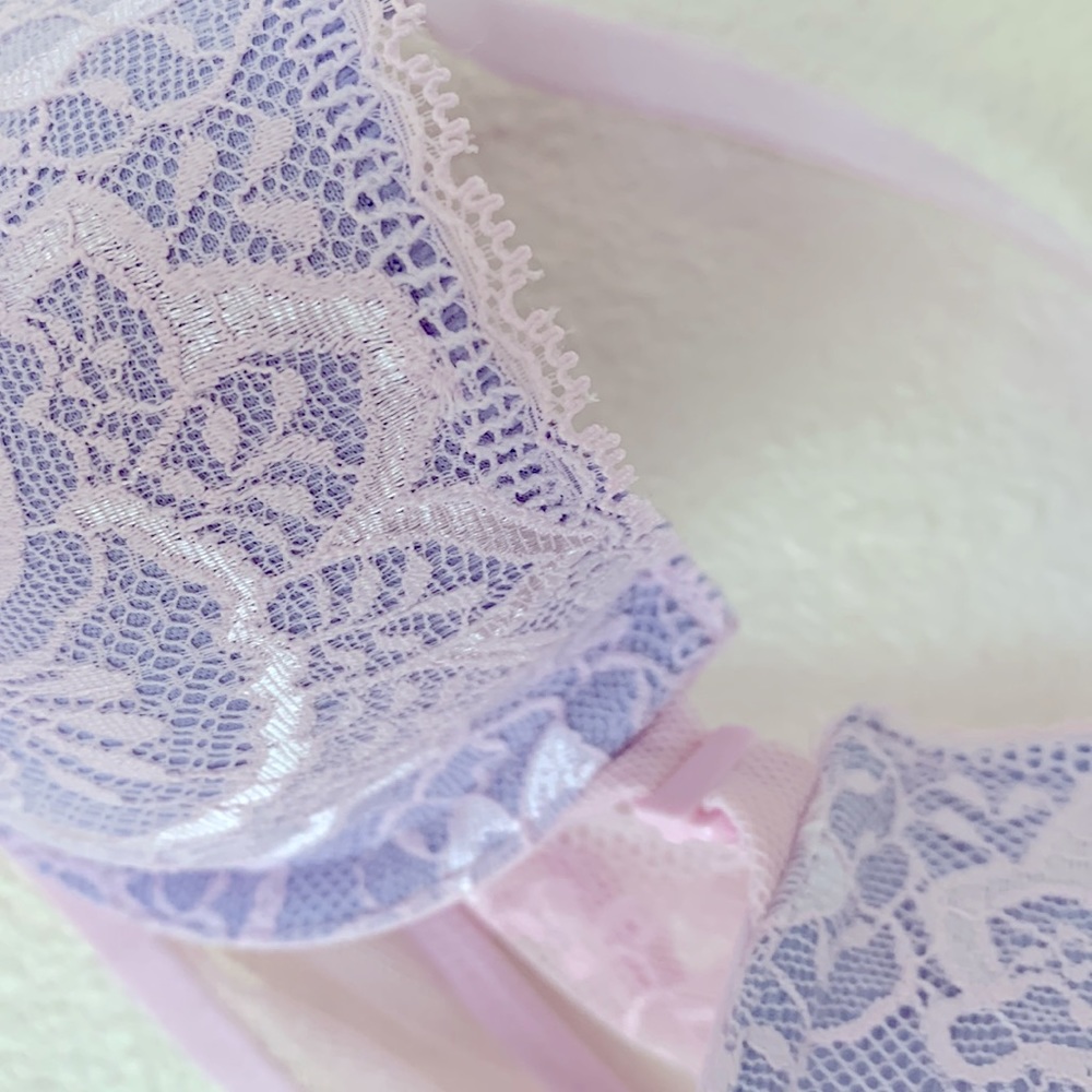 Victoria’s Secret lavender bralette with light pink floral laced V back 32 D